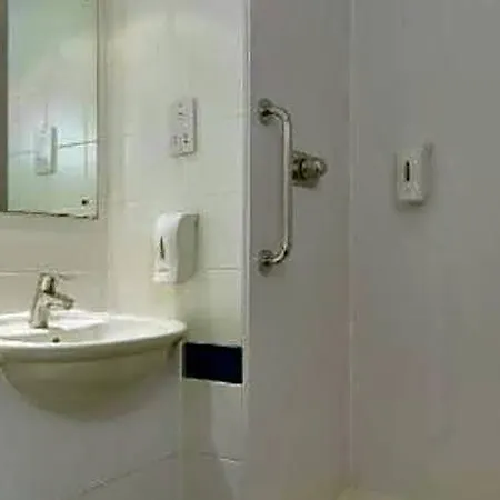 Hotel Travelodge In Furness 3*